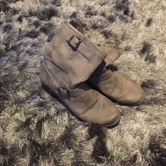 Grey Boots - Picture 2 of 4